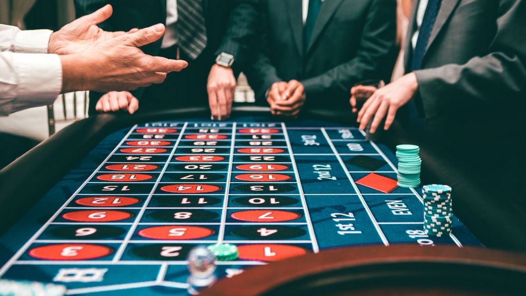 Pourquoi les casinos en ligne dominent les établissements physiques en 2026 – Analyse de Normandie